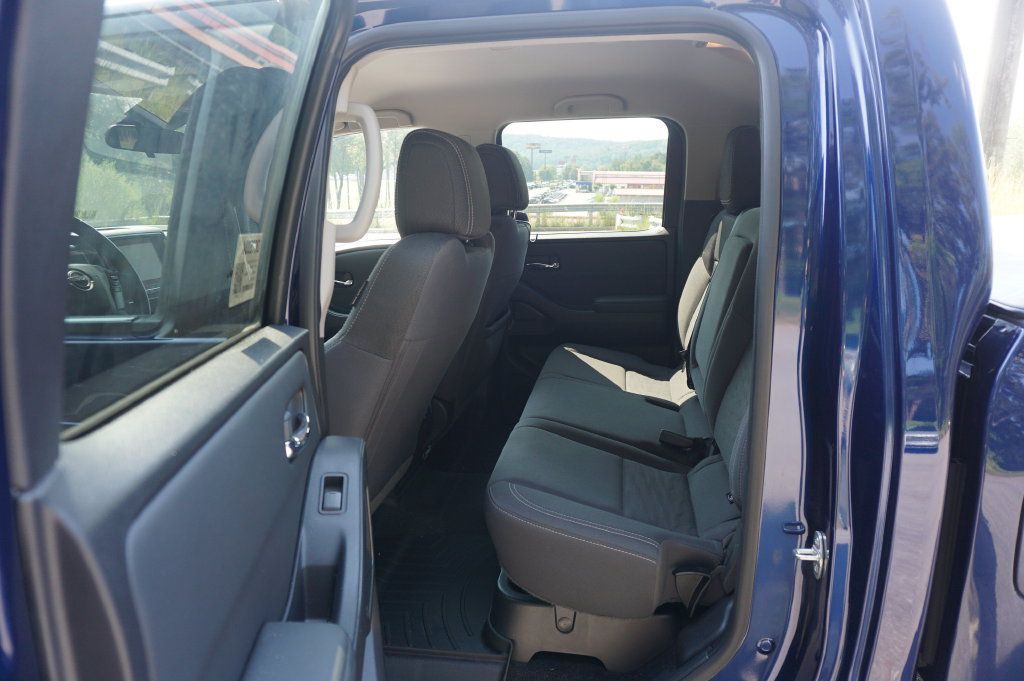 Used 2023 Nissan Frontier SV w/ SV Convenience Package AWD/4WD image 11