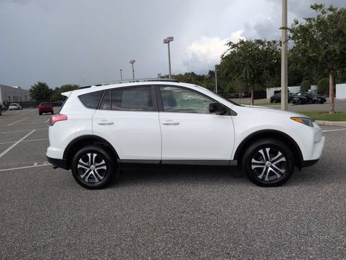 Used 2017 Toyota RAV4 LE FWD image 3