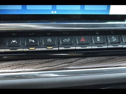 Used 2025 Chevrolet Silverado 1500 LT image 12