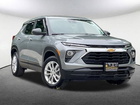Used 2024 Chevrolet TrailBlazer LS w/ LS Convenience Package AWD/4WD image 2