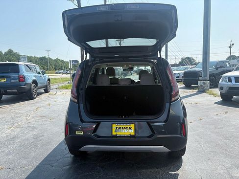 Used 2025 Kia Soul LX w/ LX Technology Package FWD image 8