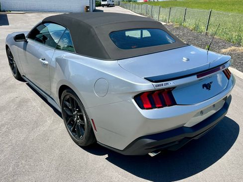Used 2025 Ford Mustang Premium RWD image 10