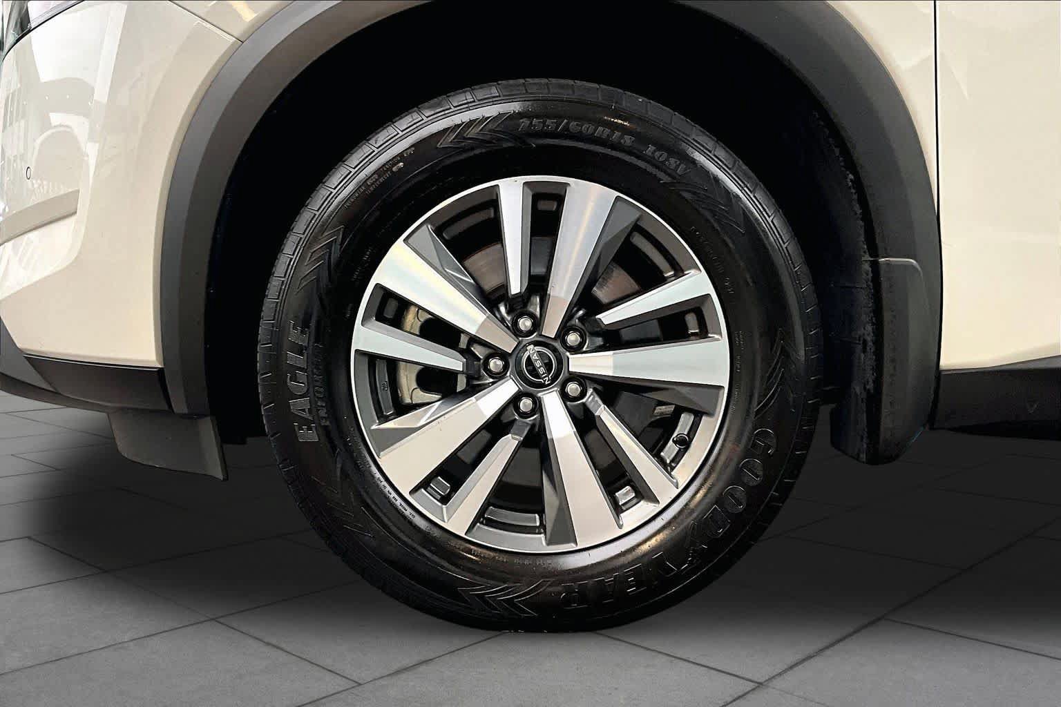 Used 2024 Nissan Pathfinder SL FWD image 11