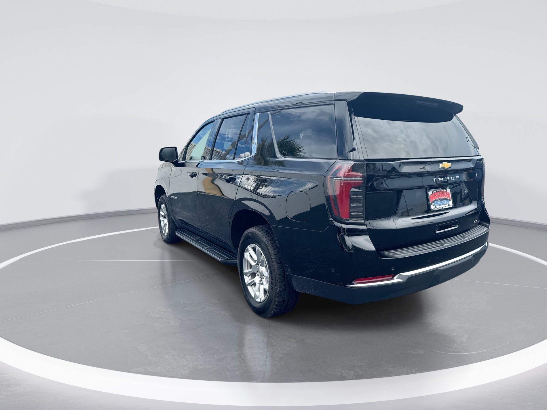 Used 2025 Chevrolet Tahoe LT RWD image 6