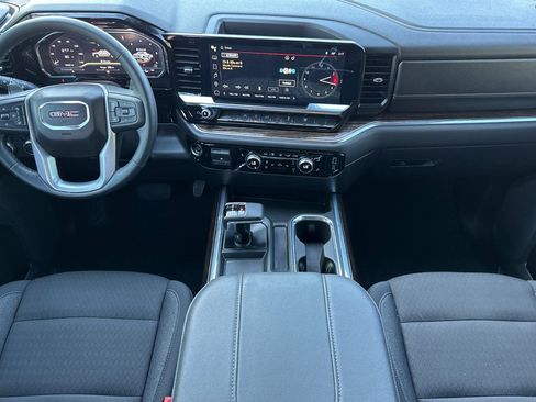 Used 2025 GMC Sierra 1500 Elevation image 13