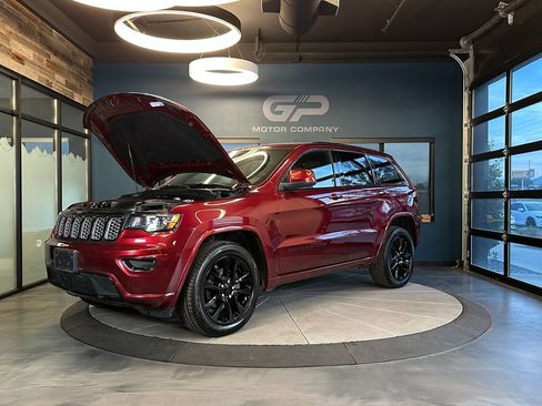 Used 2019 Jeep Grand Cherokee Altitude AWD/4WD image 24