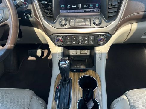 Used 2017 GMC Acadia Denali w/ Technology Package FWD image 12