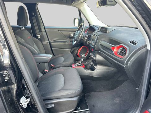 Used 2015 Jeep Renegade Trailhawk image 15