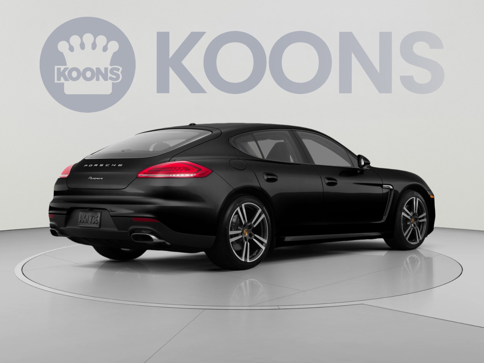 Used 2016 Porsche Panamera RWD image 4