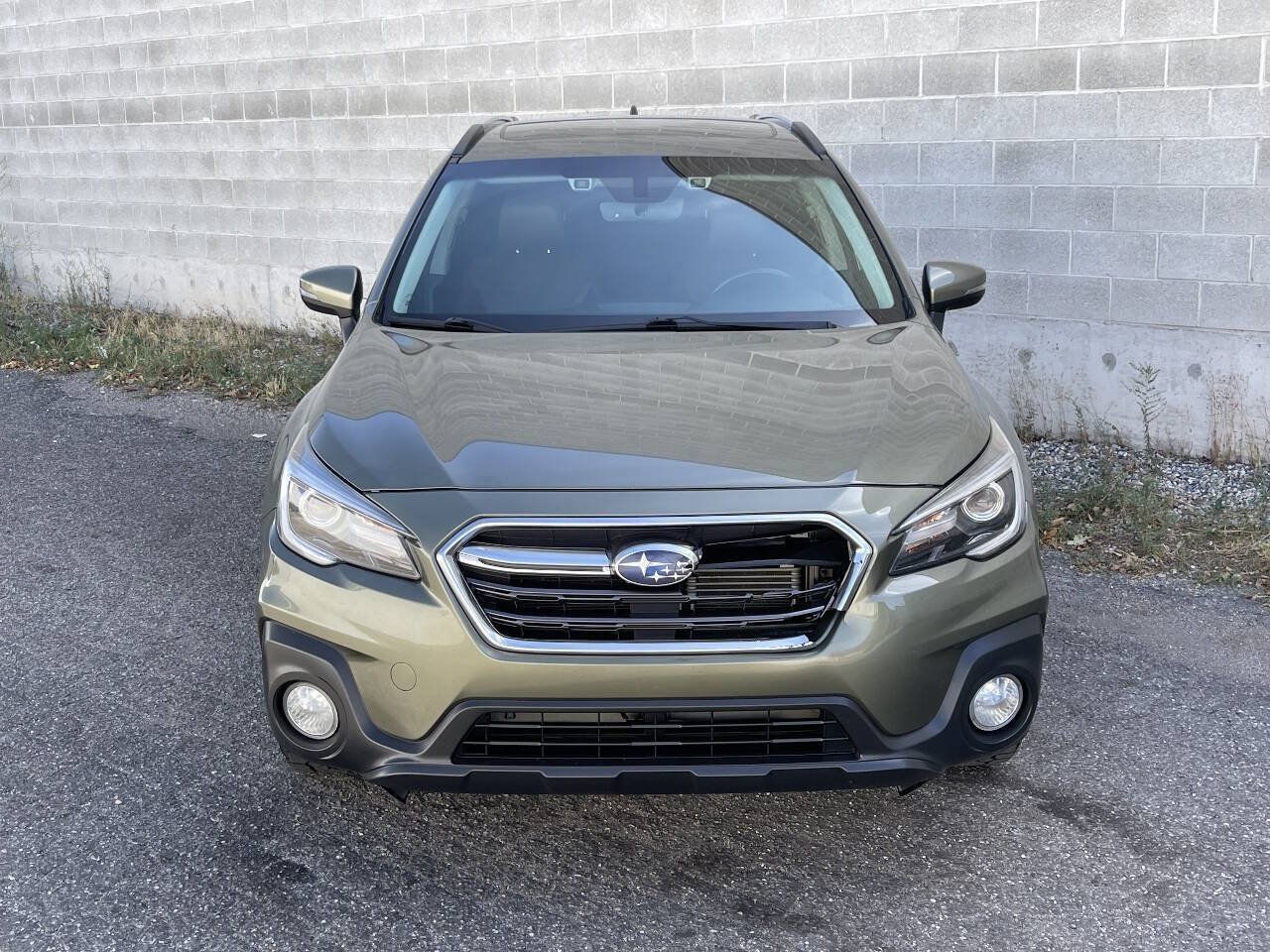 Used 2019 Subaru Outback 3.6R Touring w/ Popular Package #3A AWD/4WD image 2