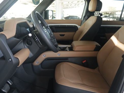 Used 2025 Land Rover Defender 110 V8 image 7