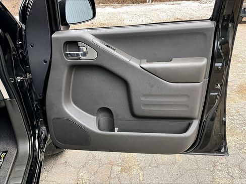 Used 2018 Nissan Frontier PRO-4X image 12