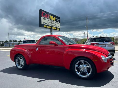 Used 2005 Chevrolet SSR w/ Preferred Equipment Group RWD image 24