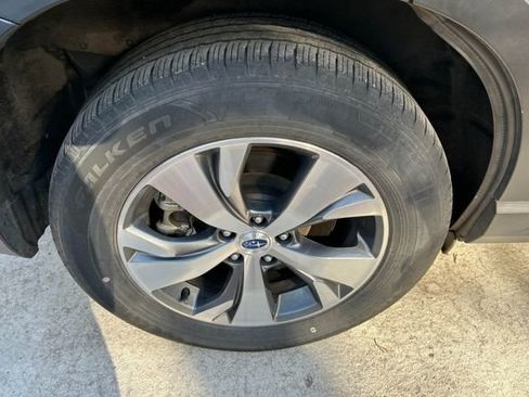 Used 2023 Subaru Ascent Premium w/ Convenience Package image 6