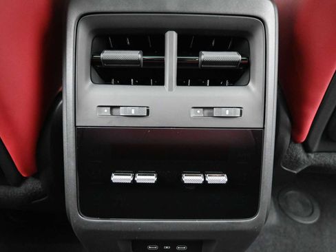 New 2026 Porsche Macan 4 Electric image 18