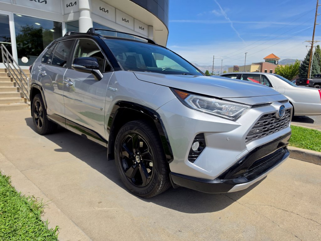 Used 2020 Toyota RAV4 XSE AWD/4WD image 3