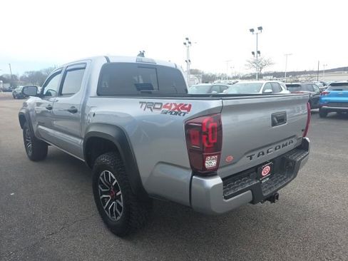 Used 2020 Toyota Tacoma TRD Sport image 4