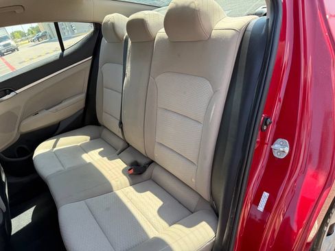 Used 2019 Hyundai Elantra SE FWD image 22