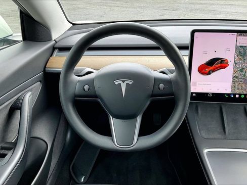 Used 2021 Tesla Model 3 Standard Range Plus RWD image 9