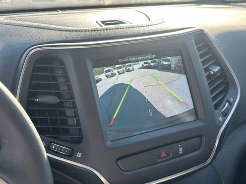 Used 2022 Jeep Cherokee Latitude AWD/4WD image 30