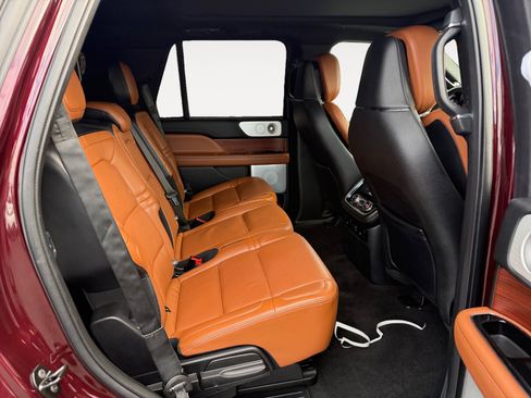 Used 2021 Lincoln Navigator Reserve w/ Luxury Package AWD/4WD image 18
