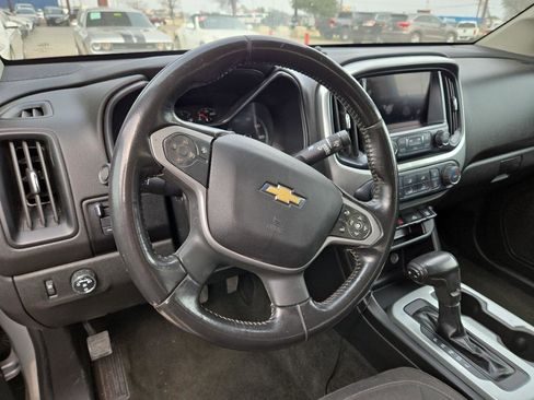 Used 2017 Chevrolet Colorado LT w/ LT Convenience Package image 9