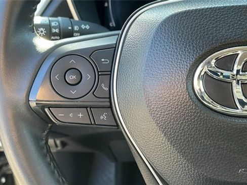 Used 2025 Toyota Corolla Cross XLE image 11