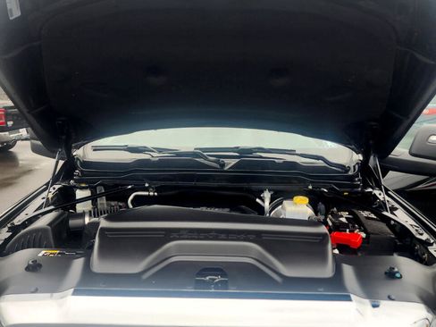 Used 2024 RAM 2500 Tradesman w/ Chrome Appearance Group image 16