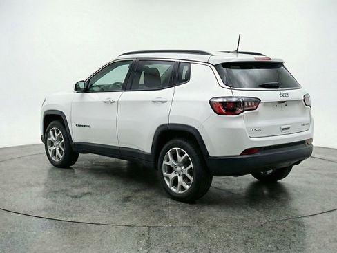 Used 2025 Jeep Compass Limited image 5