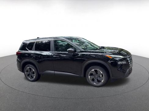 Used 2025 Nissan Rogue SV FWD image 2