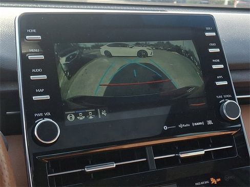 Used 2021 Toyota Avalon Limited image 19