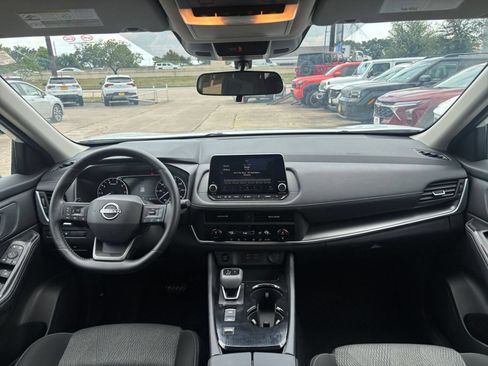Used 2026 Nissan Rogue SV FWD image 35