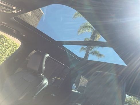 Used 2022 Jeep Grand Cherokee L Overland w/ Luxury Tech Group IV image 22