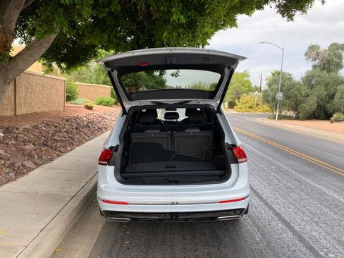 Used 2018 Volkswagen Tiguan SEL w/ R-Line Package image 10