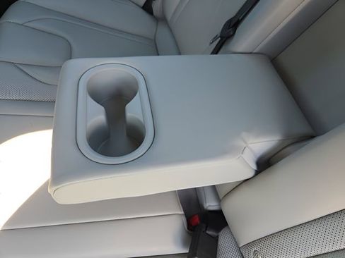 Used 2025 Hyundai Elantra Limited image 26