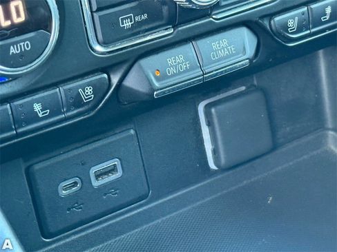 Used 2021 GMC Yukon XL SLT image 23