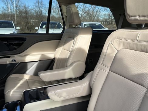 Used 2022 Lincoln Aviator Reserve w/ Equipment Group 201A image 32