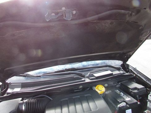 Used 2015 Dodge Grand Caravan SXT image 35