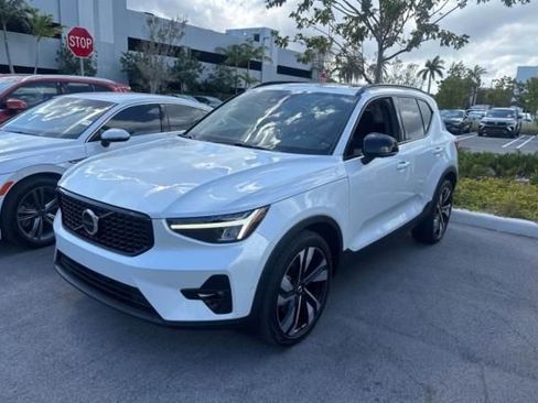 Used 2023 Volvo XC40 B5 Ultimate w/ Protection Package Premier image 2