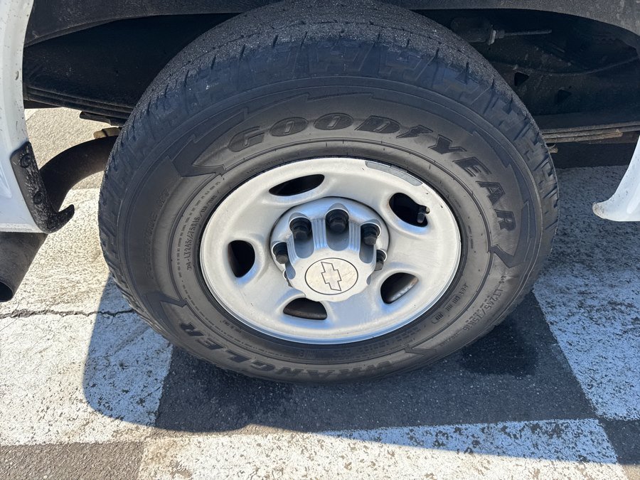 Used 2019 Chevrolet Express 2500 w/ Driver Convenience Package RWD image 11