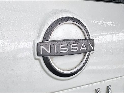 Used 2023 Nissan Rogue SV image 30