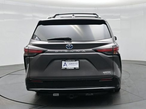 Used 2021 Toyota Sienna Limited FWD image 32