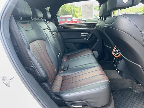 Used 2020 Bentley Bentayga Design Series AWD/4WD image 25