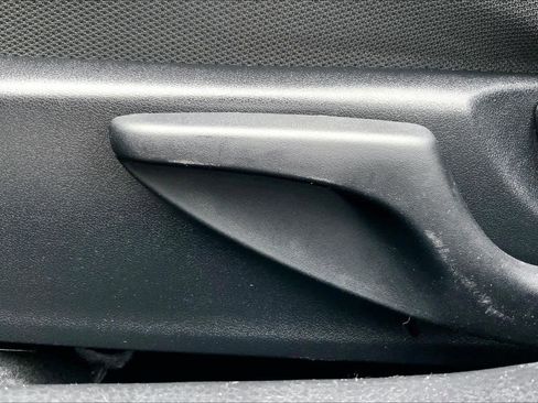 Used 2018 Toyota Corolla LE FWD image 34