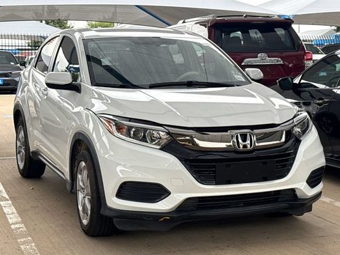 Certified 2022 Honda HR-V LX image 3
