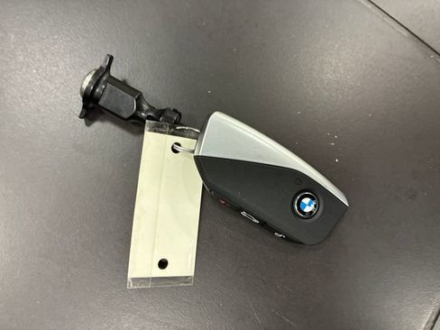 Used 2026 BMW i5 eDrive40 w/ Premium Package RWD image 30