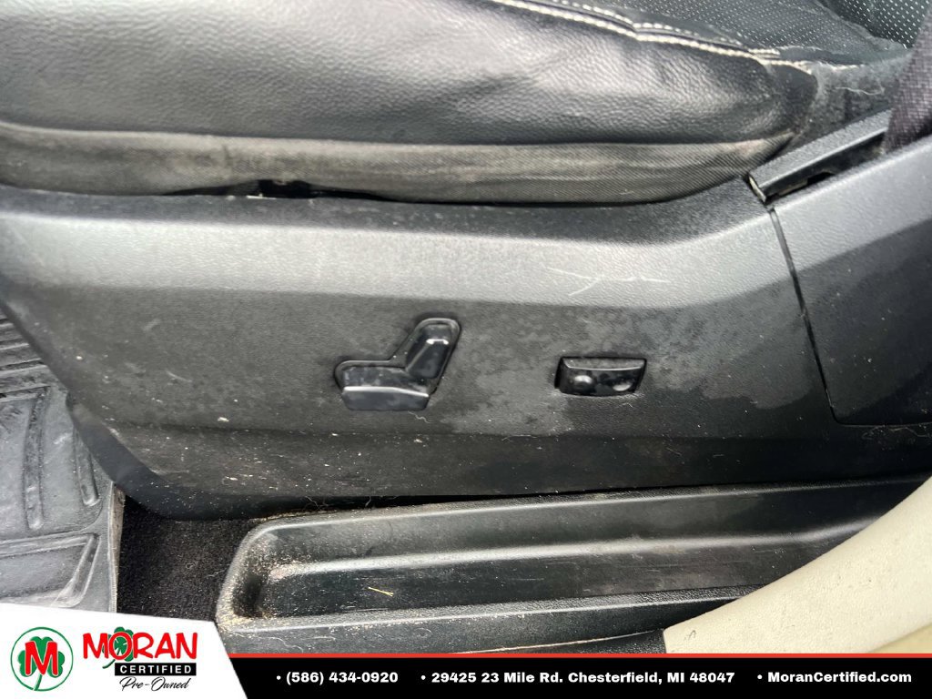 Used 2014 Chrysler Town & Country Touring-L FWD image 18