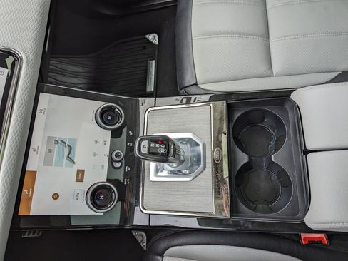 Used 2022 Land Rover Range Rover Evoque R-Dynamic S image 24