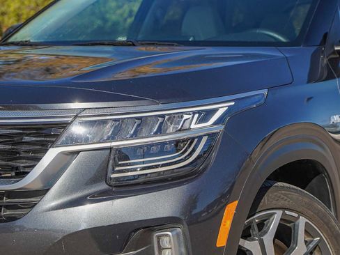 Used 2023 Kia Seltos SX image 3