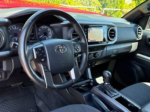 Used 2019 Toyota Tacoma TRD Off-Road AWD/4WD image 15